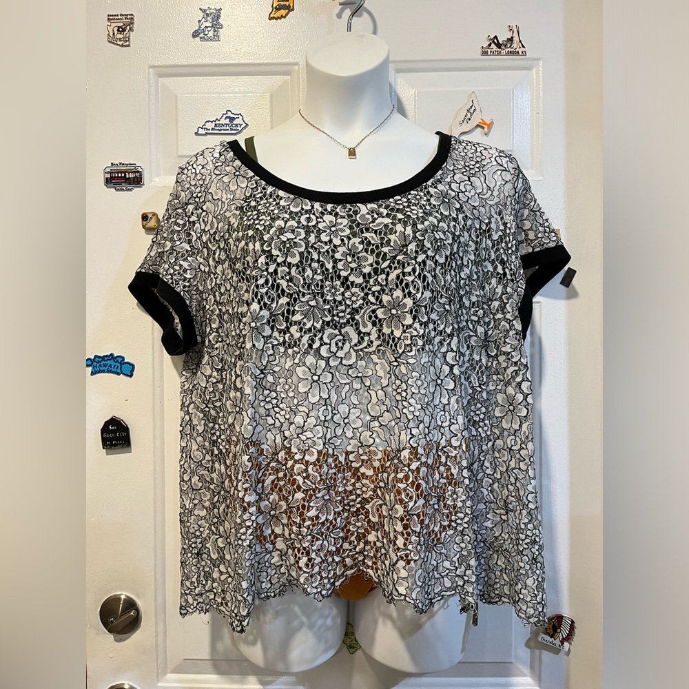 EUC Torrid Doily Ringer Tee